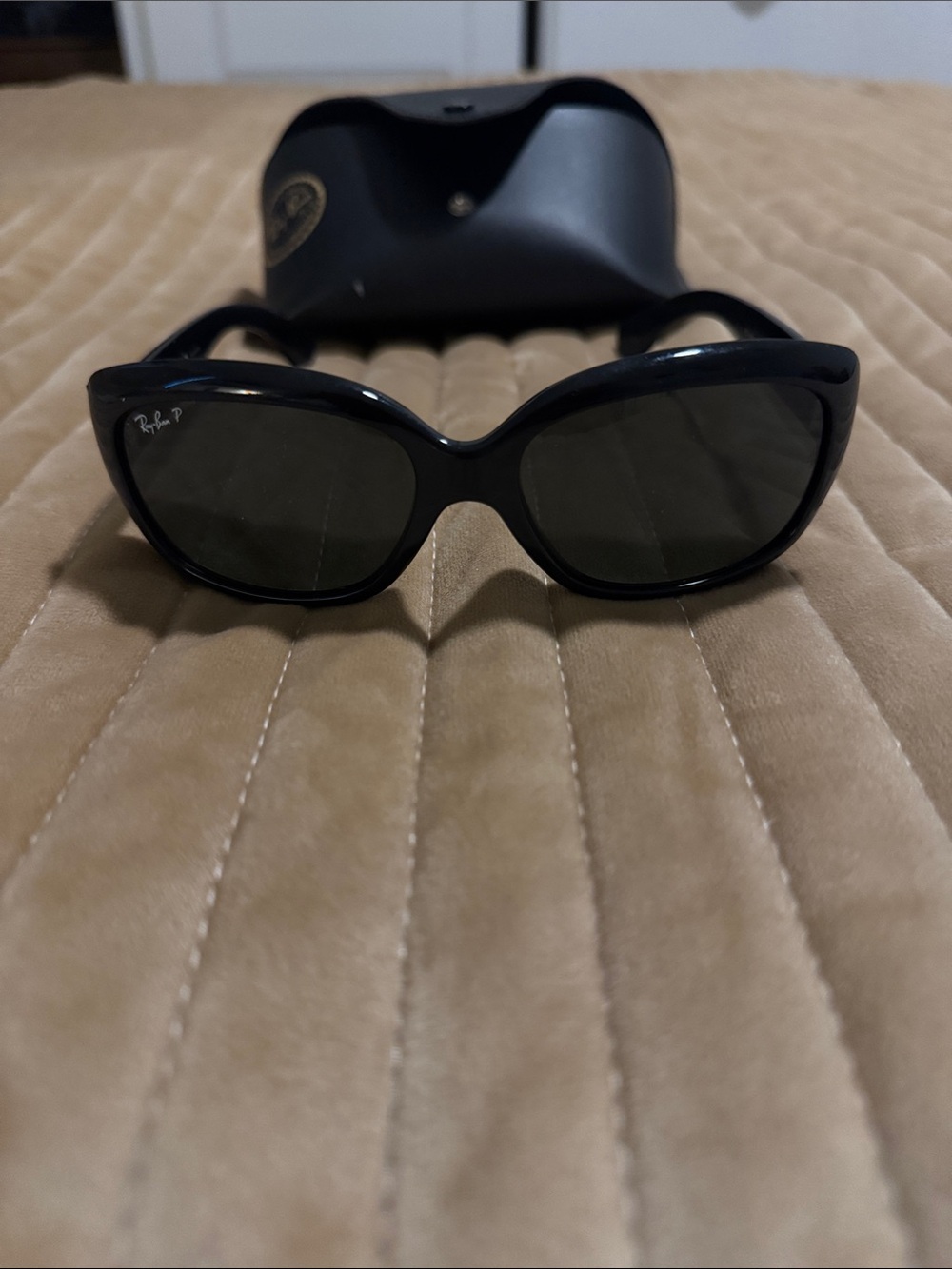 Ray-Ban Women's Black Oval Sunglasses with Black Case - Picture 2 of 3